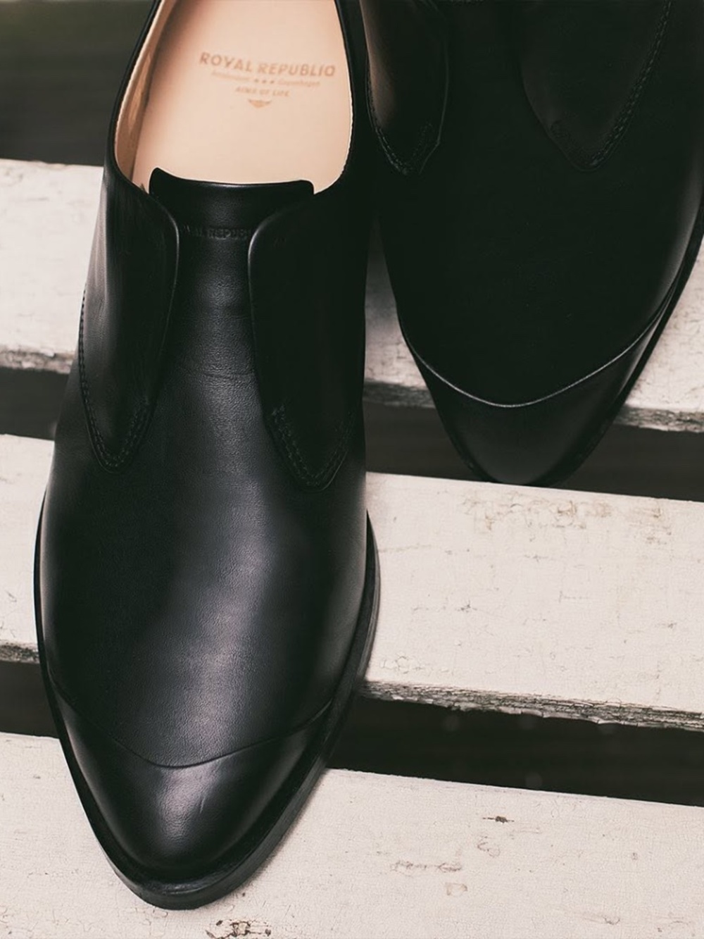 Royal RepubliQ PRIME DERBY NO LACE 201 minimalist leather shoe | BLACK - Picture 2 of 12